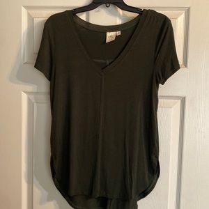 Super cute hunter green shirt